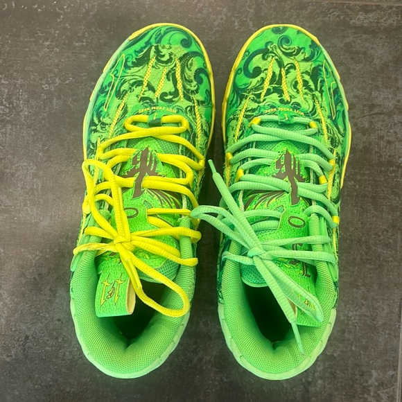 LaMelo Ball Basketball shoes - Picture 2 of 5